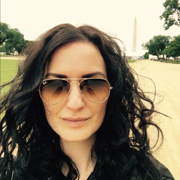 Meet your Posher, Desirée - Picture 1 of 1